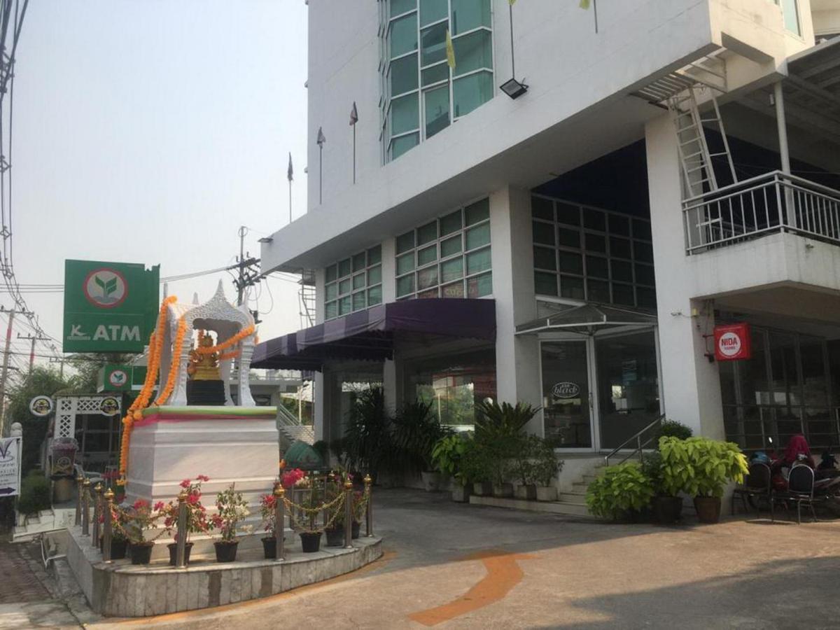 V Verve Service Apartment Hotel Chachoengsao Bagian luar foto