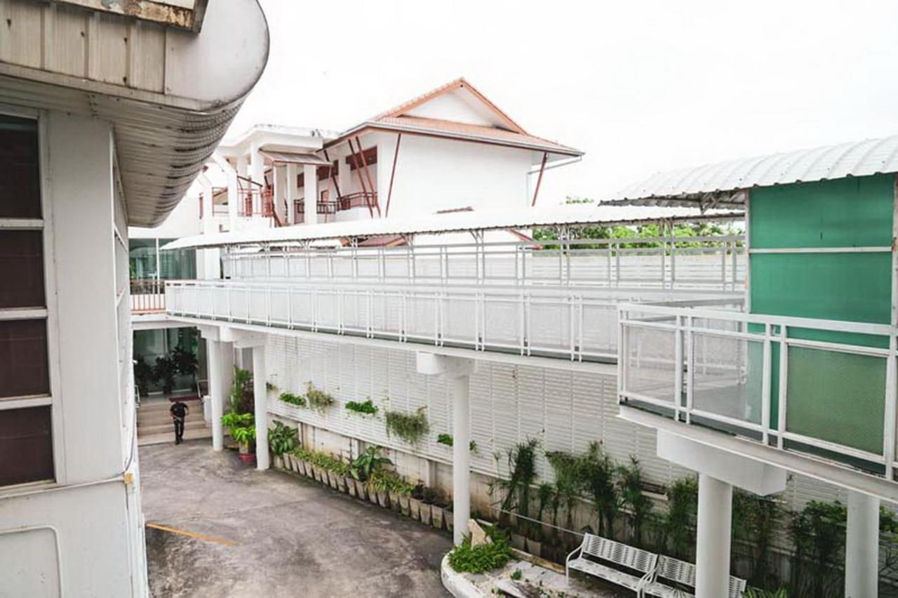 V Verve Service Apartment Hotel Chachoengsao Bagian luar foto