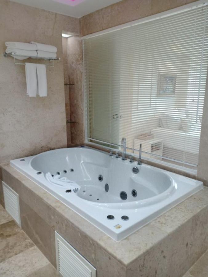 V Verve Service Apartment Hotel Chachoengsao Bagian luar foto