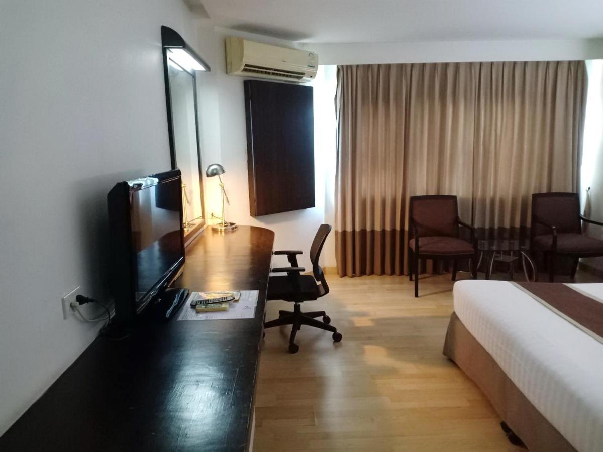 V Verve Service Apartment Hotel Chachoengsao Bagian luar foto