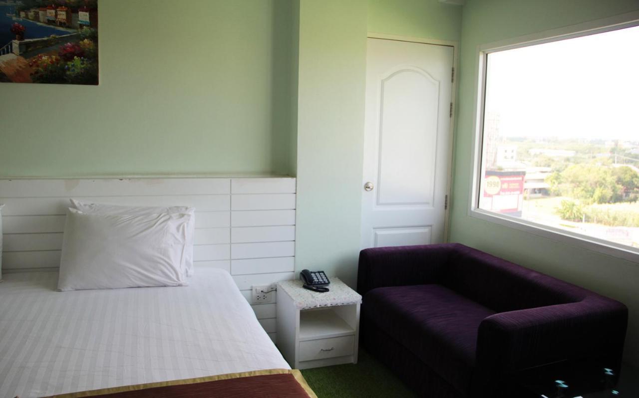 V Verve Service Apartment Hotel Chachoengsao Bagian luar foto
